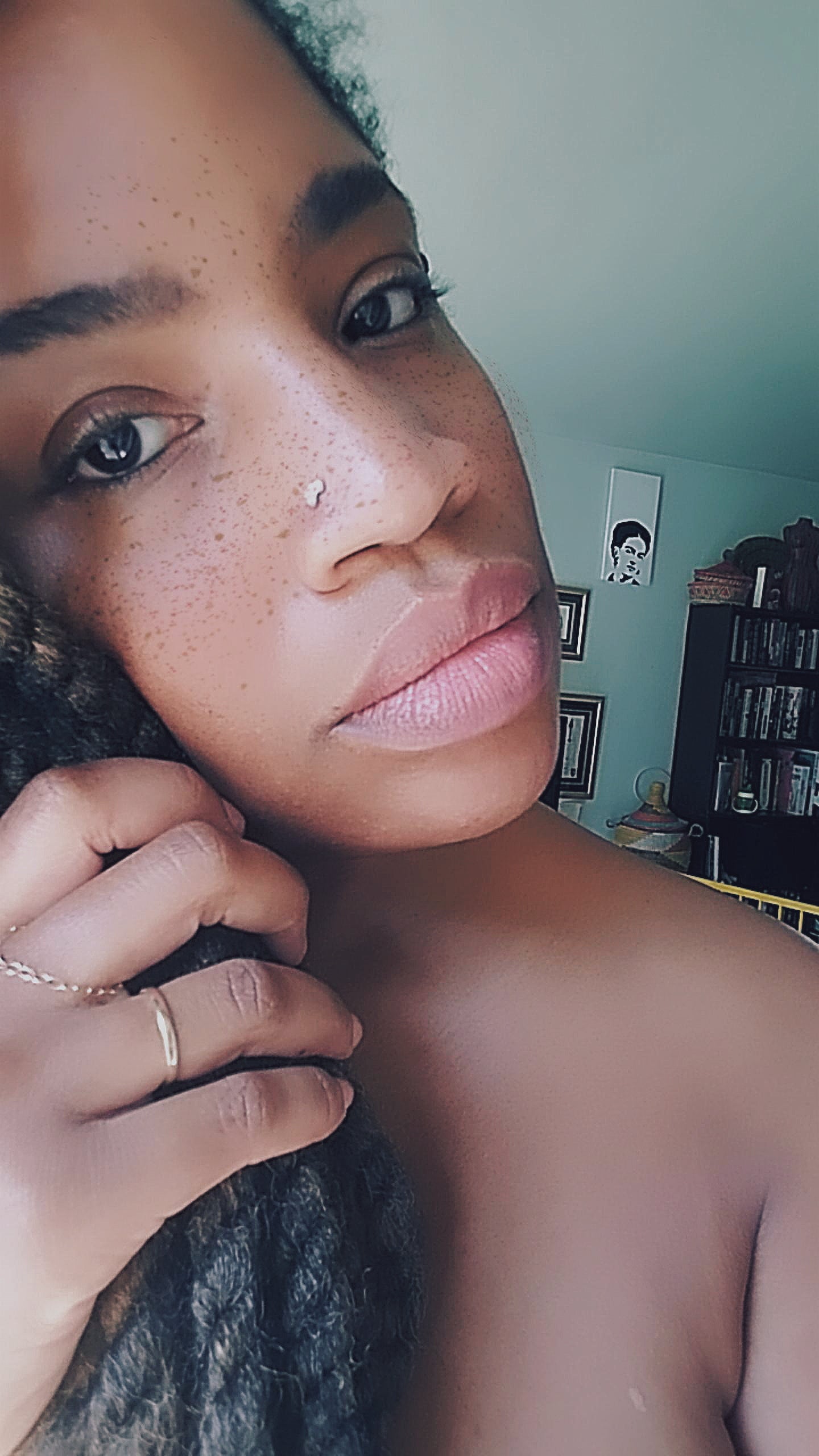 14k Gold Africa Nose Stud
